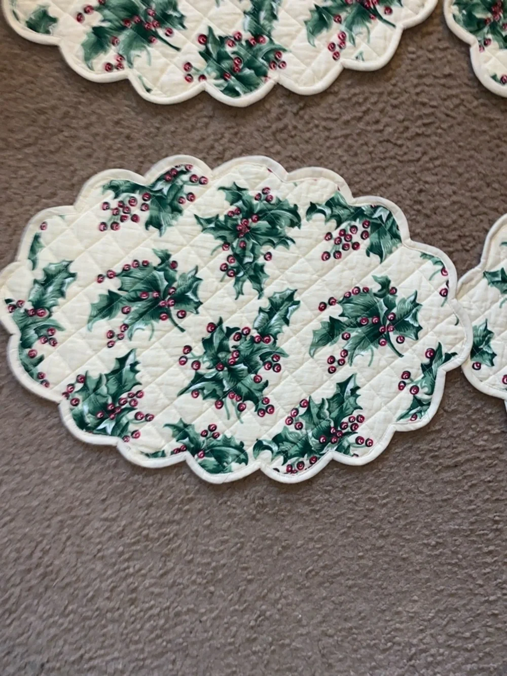 4 April Cornell Holiday Holly Leaves Red Berries Festive Quilted Placemats 18”